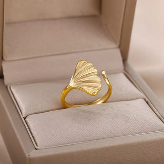 Elara Shell Ring