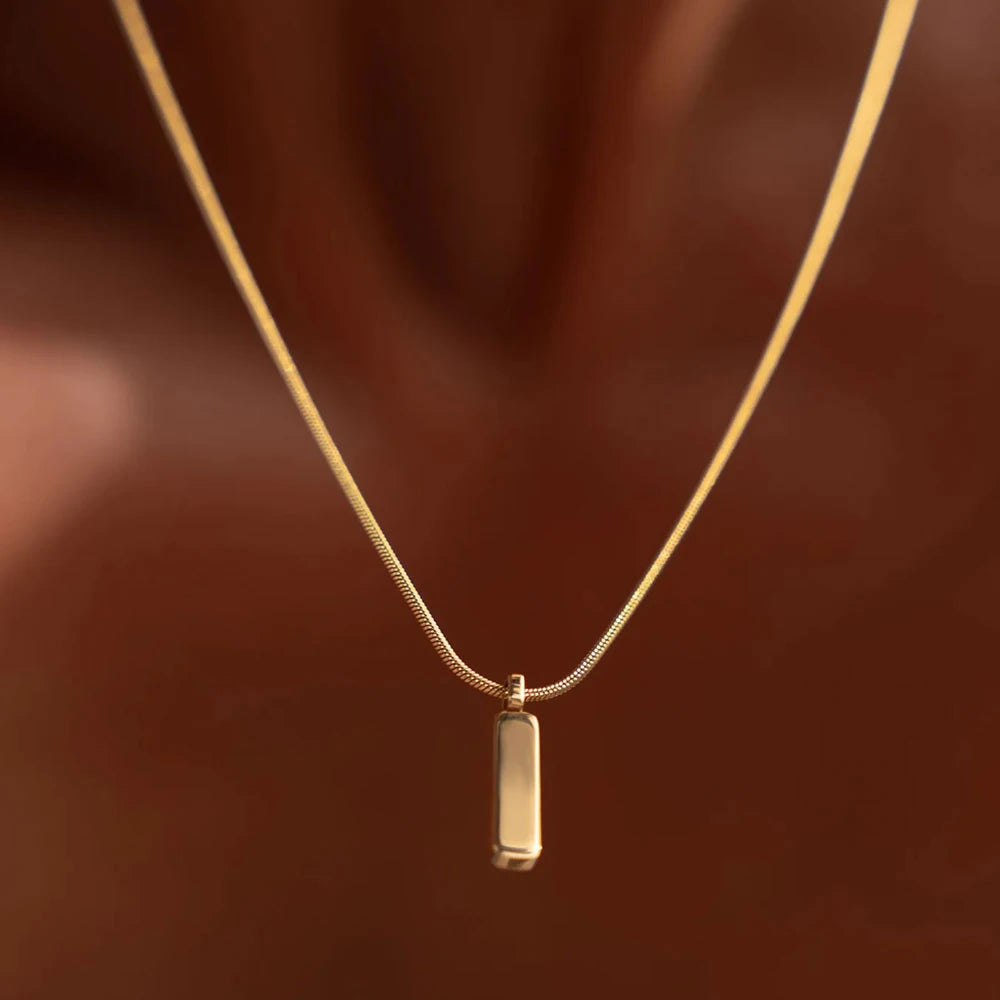 SQUARE PENDANT NECKLACE
