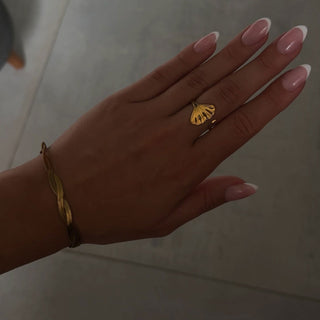 Elara Shell Ring