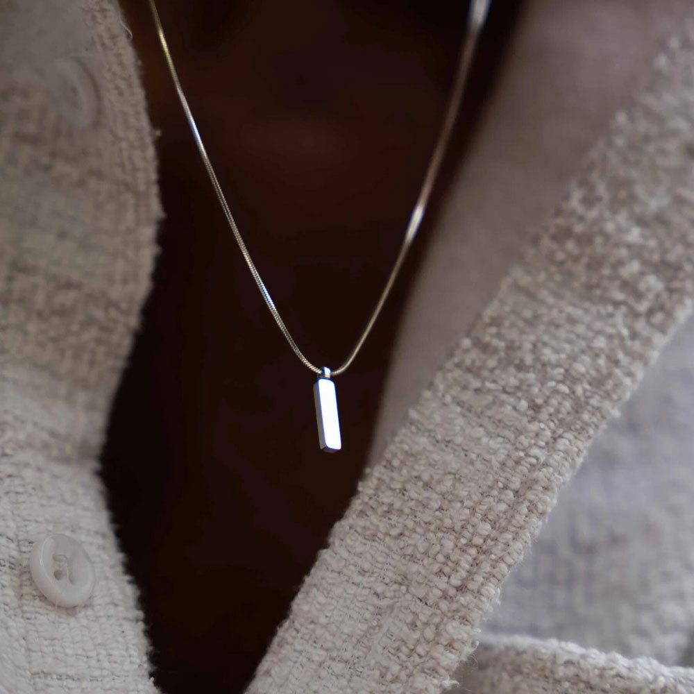 SQUARE PENDANT NECKLACE